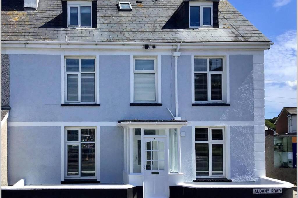 Large 5 Bed 3 Bath House 300 Meters From Beach And Restaurants New Quay Buitenkant foto