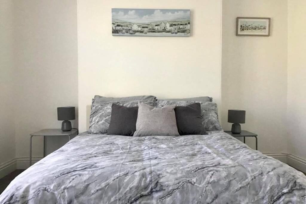 Large 5 Bed 3 Bath House 300 Meters From Beach And Restaurants New Quay Buitenkant foto